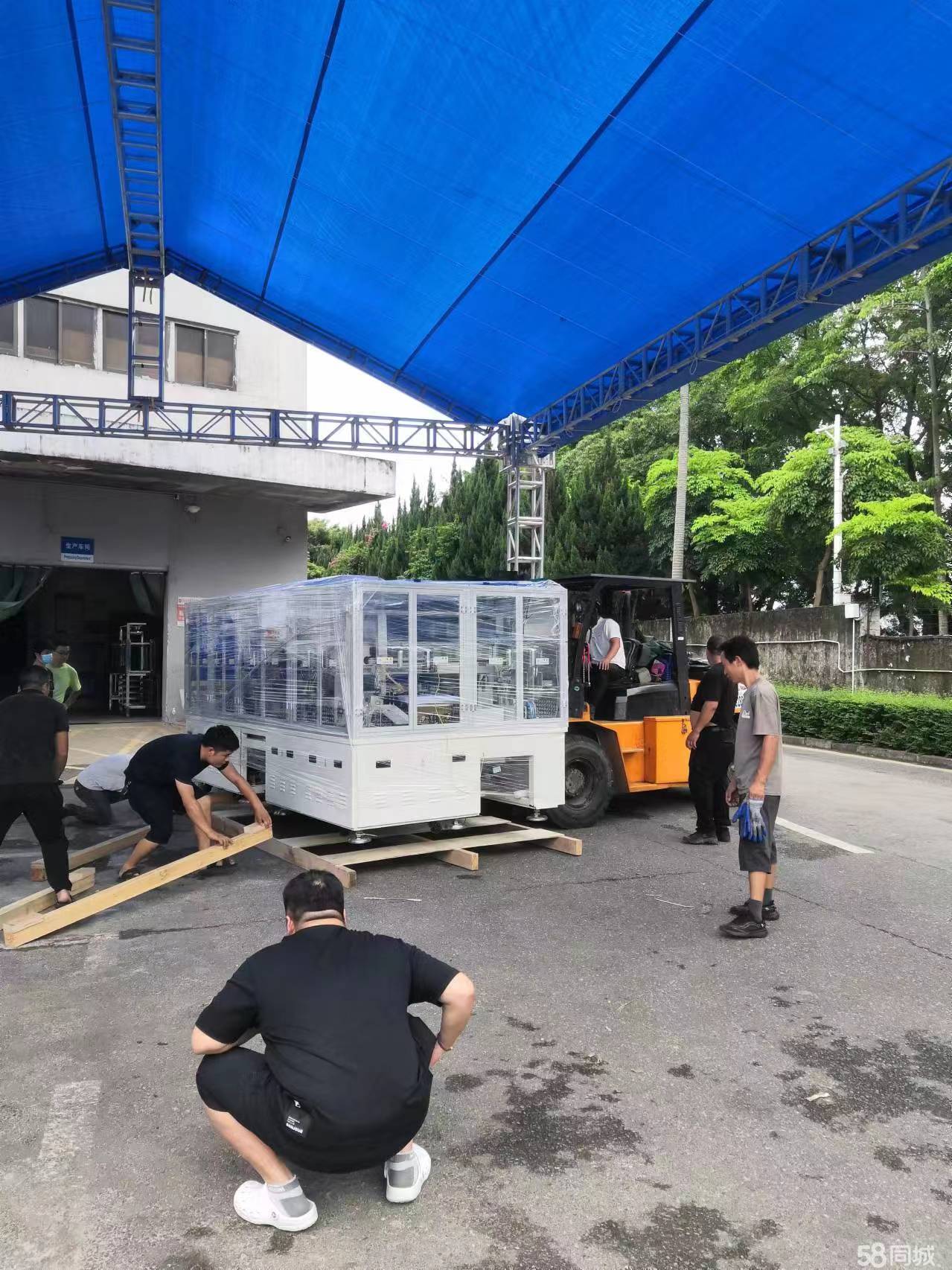工廠搬遷與設(shè)備搬運(yùn)全攻略 從吊裝到木箱包裝的專業(yè)服務(wù)指南